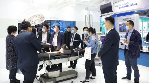 CMEF现场直击：星空·综合体育携抗疫降魔四勇士亮相